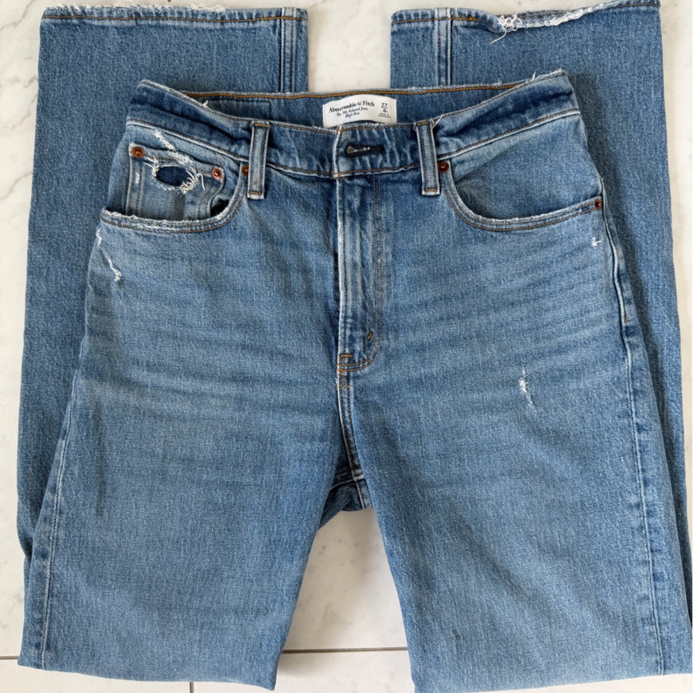 Abercrombie 90s relaxed High Rise Jean size 27/4